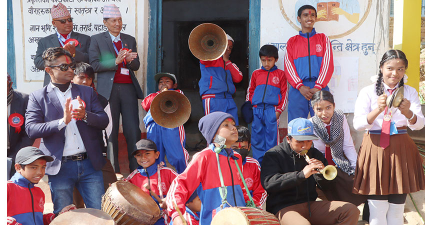 पढ्दै पञ्चेबाजा बजाउन सिक्दै