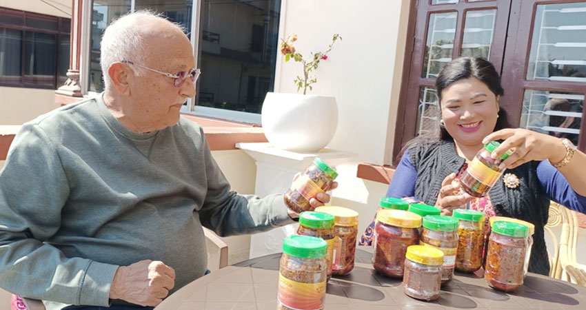 शान्ताको अचारले ओली मख्ख