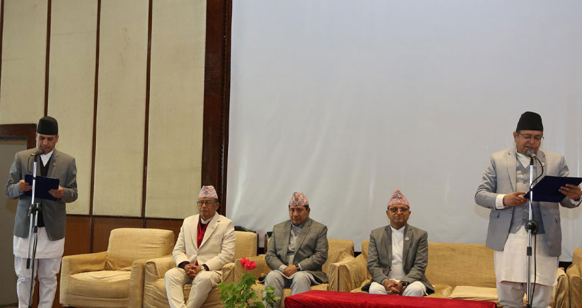 सङ्घीय संसद्को महासचिव पाण्डेयद्वारा शपथ