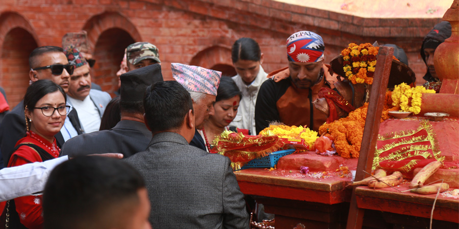 सांसद सोविता गौतमको निमन्त्रणामा राष्ट्रपतिद्वारा  सालीनदीमा पूजा 