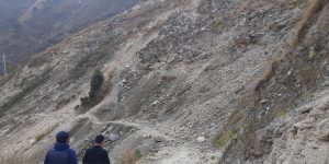 पहिरो खस्दा कर्णाली राजमार्ग अवरुद्ध
