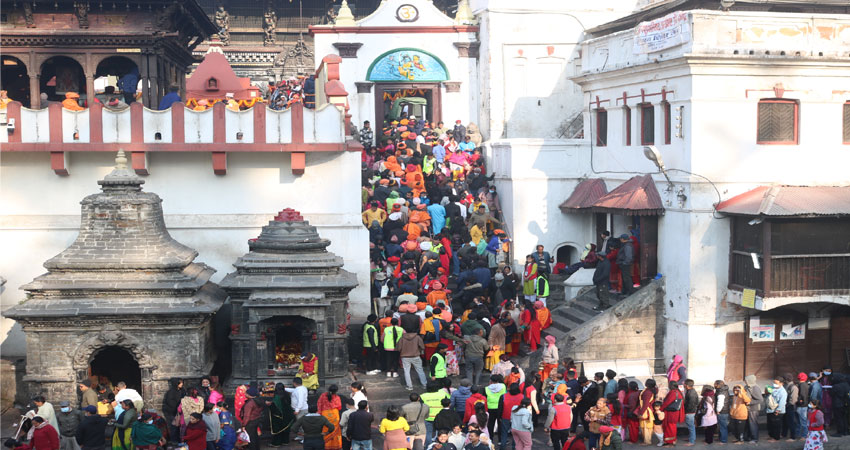 दिउँसो १२ बजेसम्म एक लाख बढीले गरे पशुपतिनाथको दर्शन