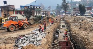 सडक विस्तारले तीव्रता पाएसँगै विद्युत् व्यवस्थापनमा कठिनाइ