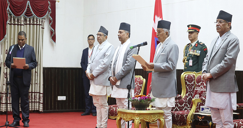राष्ट्रपतिसमक्ष उपप्रधानमन्त्री र मन्त्रीद्वारा सपथ ग्रहण