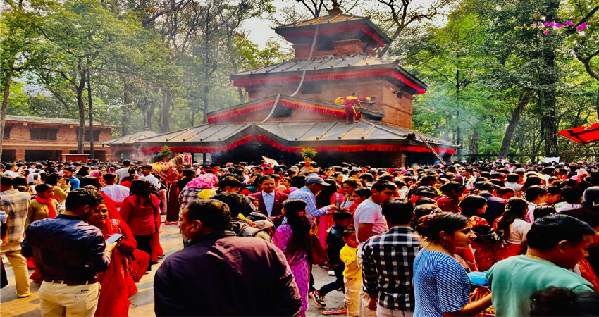 चैते दसैँमा कालिका मन्दिरमा भक्तजनको भीड