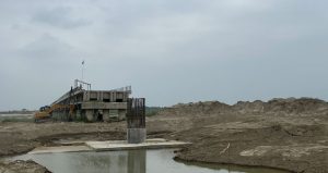 १३ वर्षदेखि निर्माणाधीन कमला पुल यो वर्ष पनि नबन्ने भयो, स्थानीयलाई अस्पताल पुग्न समेत समस्या