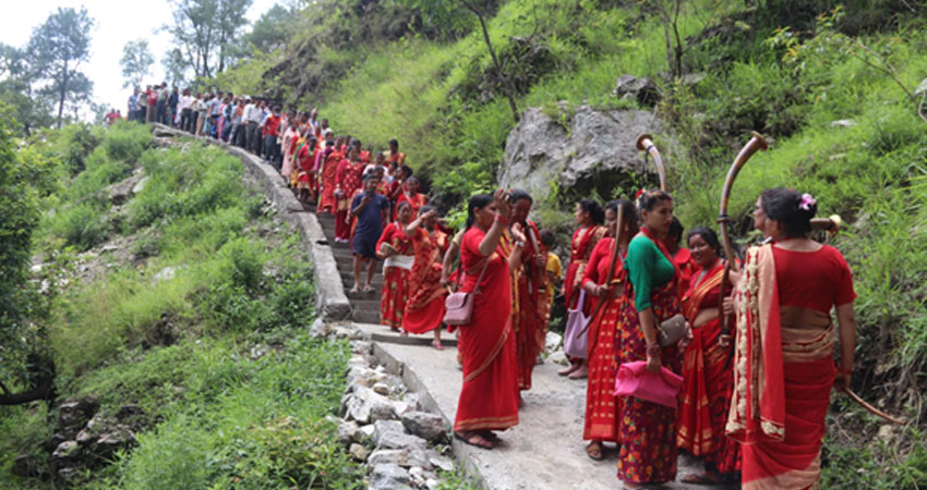 पदमार्ग बनेपछि लौके झरनामा आन्तरिक पर्यटकको घुइँचो