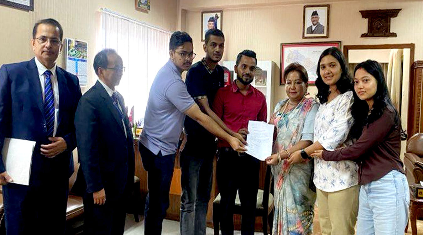बङ्गलादेशबाट फर्किएका विद्यार्थीको परराष्ट्रमन्त्री डा राणासँग आग्रह-त्यहाँ रहेका साथीहरुको सुरक्षा होस्