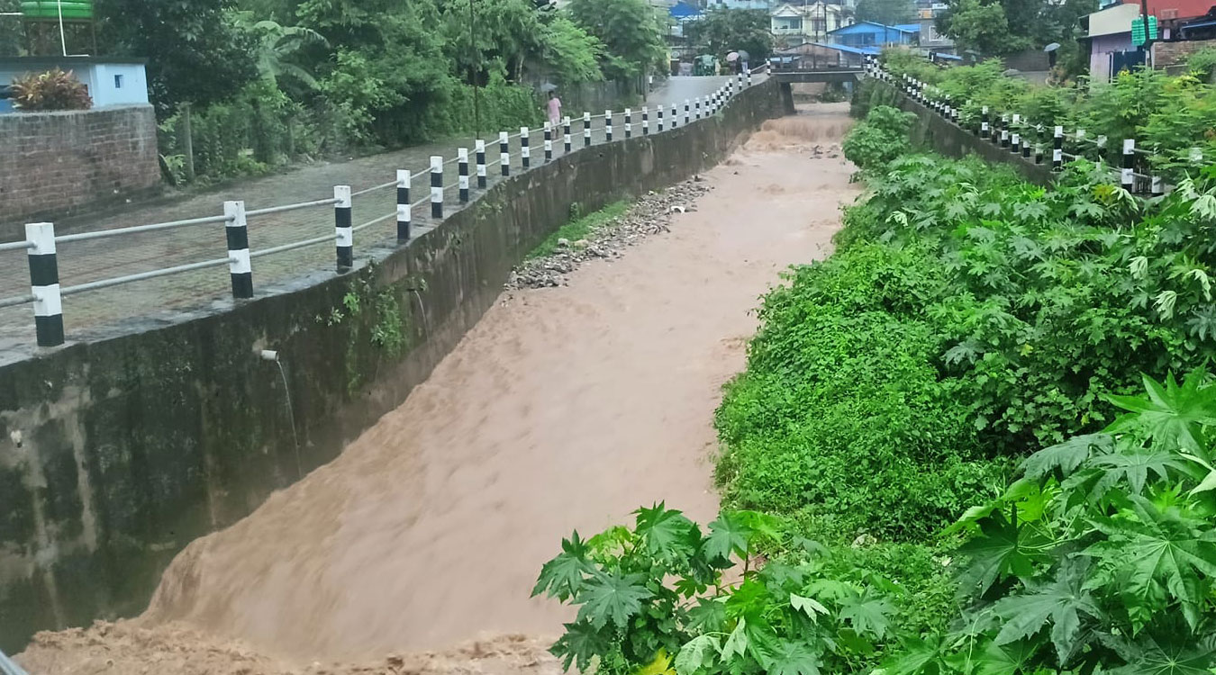 पूर्वका साना खोलामा बाढीको जोखिम, सतर्कता अपनाउन अनुरोध