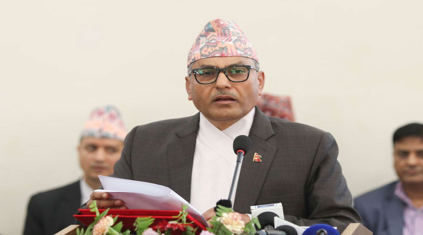 भूकम्प र कोभिडपछि खस्किएको अर्थतन्त्रमा सुधार भएको छ : गभर्नर