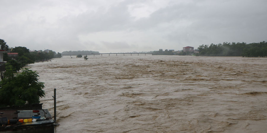 नारायणी नदीको जलसतह खतराको बिन्दुमाथि, सर्तक रहन आग्रह