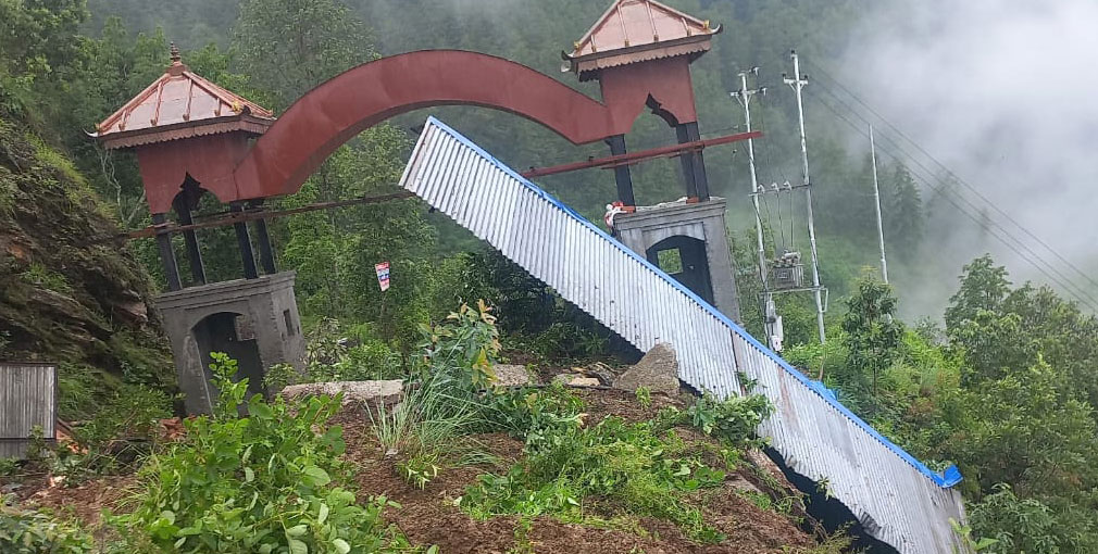 पहिरोले प्रहरी चौकीमा क्षति, सुरक्षाकर्मीलाई अन्यत्र सार्ने तयारी