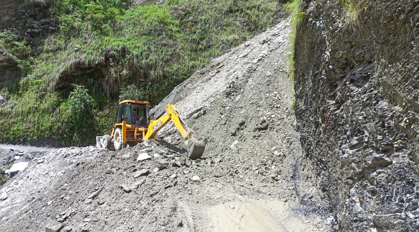 पहिरो खस्दा कालिगण्डकी करिडोर अवरुद्ध, पहिरो पन्छाउने कार्य जारी