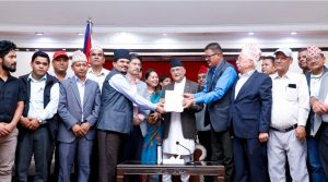 भूकम्प प्रभावितलाई अनुदान रकम उपलब्ध गराउन प्रधानमन्त्रीलाई ज्ञापनपत्र