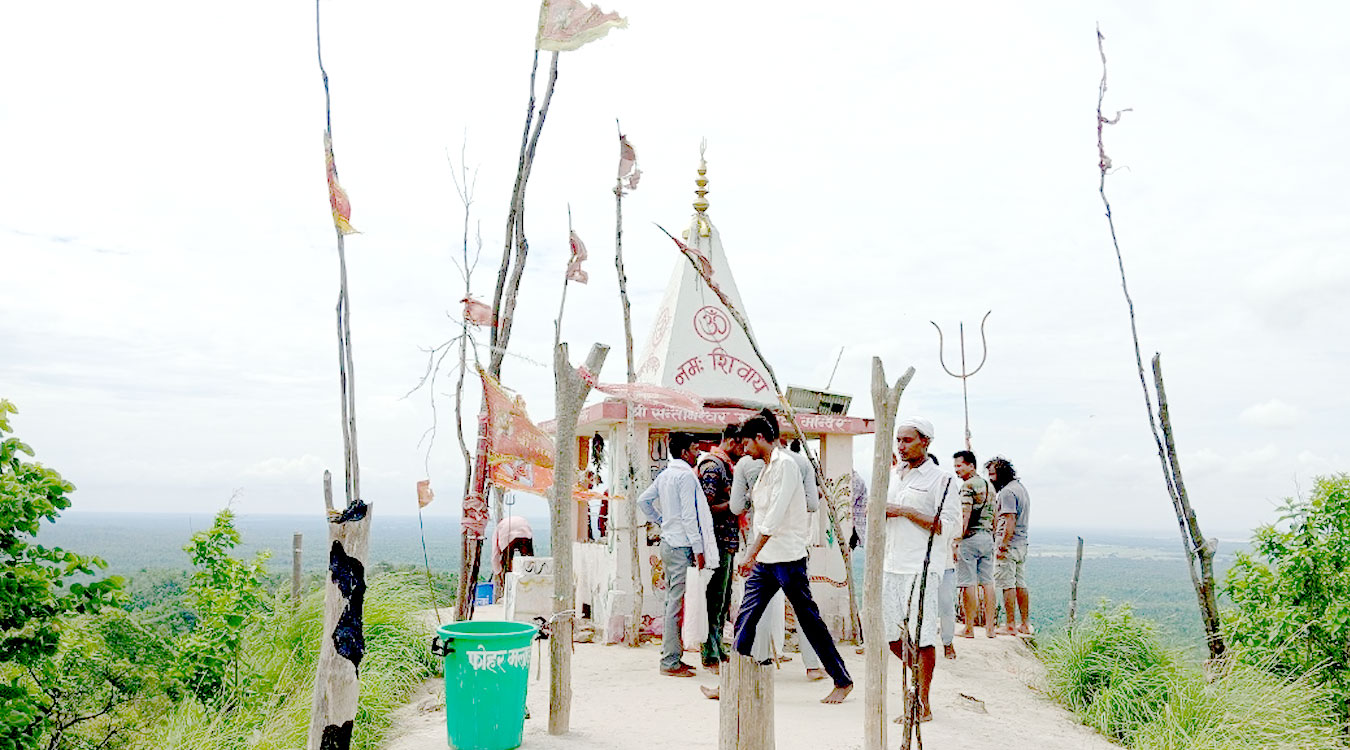 साउन महिना सुरु भएसँगै सन्तानेश्वरमा पर्यटकको चहलपहल