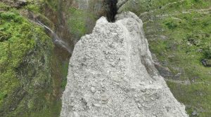 थासाङ हिउँपहिरोः थुनिएको बोक्सीखोला बग्न थाल्यो