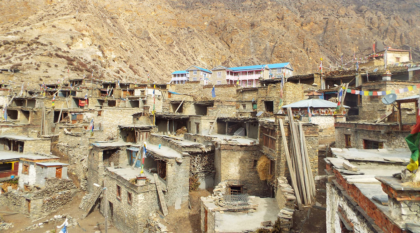 कङ्क्रिटका घरले फेरिँदै मनाङको मौलिकता