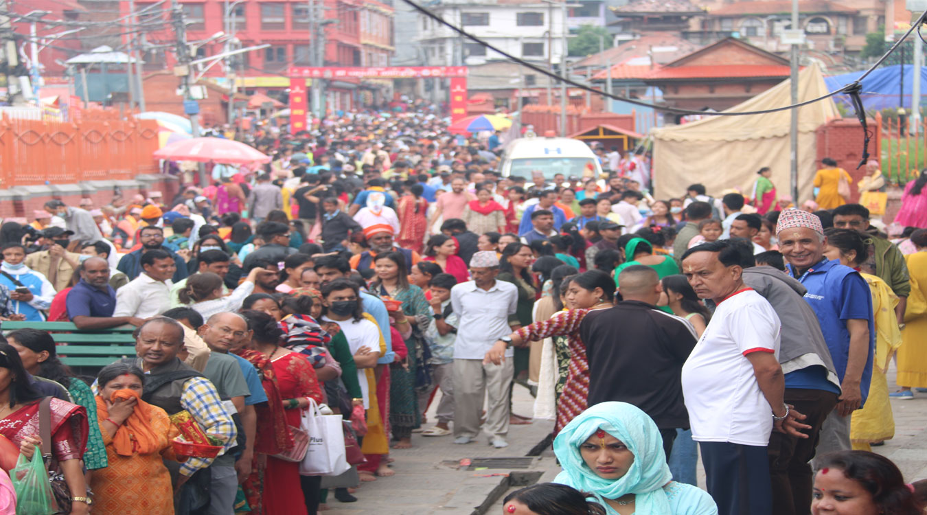 अन्तिम सोमबार देशभरका शिवालयमा भक्तजनको घुइँचो