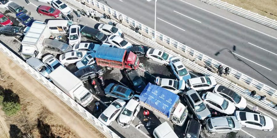 चीनमा पुल भत्किँदा मृत्यु हुनेको सङ्ख्या ३८ पुग्यो, २४ अझै बेपत्ता 