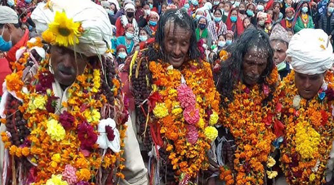 धामी नाच्दै साउने पूर्णिमा मेला सम्पन्न