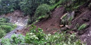 पहिरोबाट महाकाली लोकमार्ग अवरुद्ध