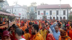 आज साउन महिनाको अन्तिम सोमबार, पशुपतिनाथसहित देशभरका शिवालयमा भक्तजनको घुइँचो