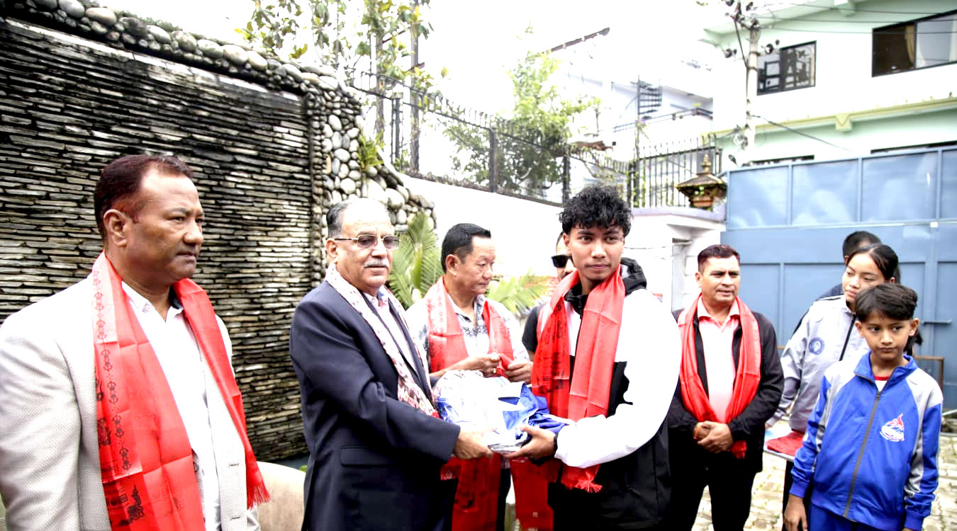 अध्यक्ष दाहालद्वारा खेलाडीको बिदाइ