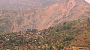 पहिरोले गाउँ नै लैजाने हो कि भन्ने चिन्तामा राम्चेगाउँवासी