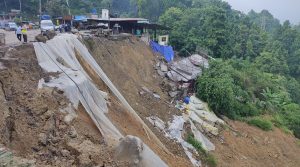 सडक भासिए पछि यातायात सञ्चालनमा रोक
