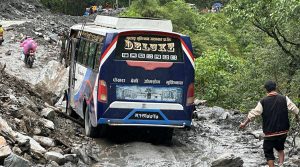 सिरुबारीको पहिरोमा दुर्घटनाको जोखिम
