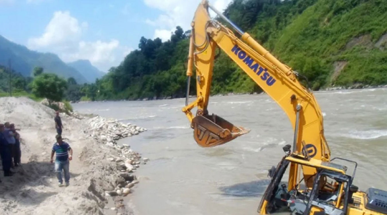 कालीगण्डकीको अवैध दोहन बढ्यो, सडकभर बालुको उरुङ