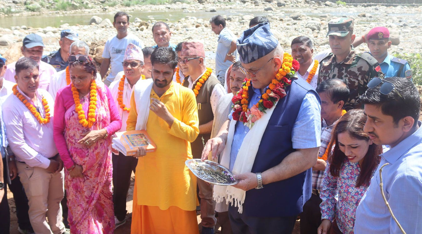 नवलपुर स्थित बेलचौतारा पक्की पुलको शिलान्यास 