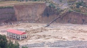 बाढीले विद्युत् आयोजनाको पावर हाउस बगायो