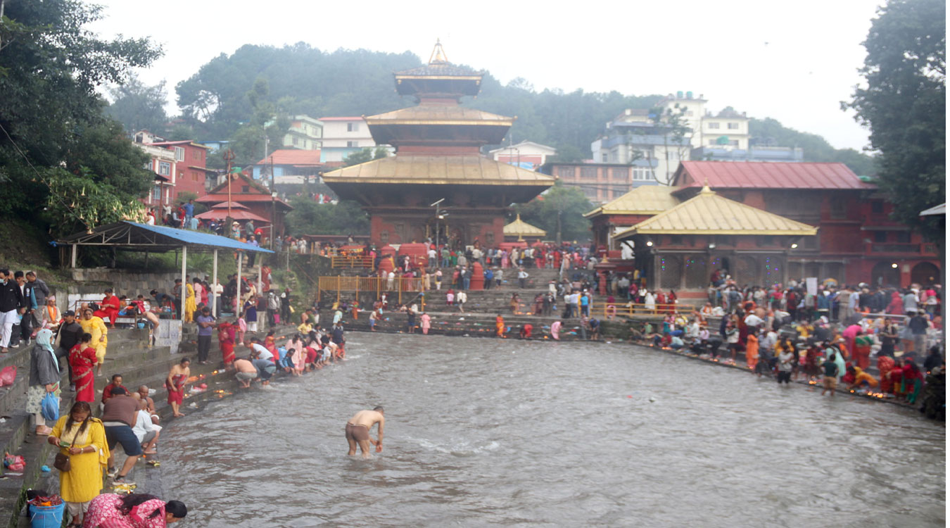 आज मौन स्नान गरी मनाइयो सोमबारे औँसी