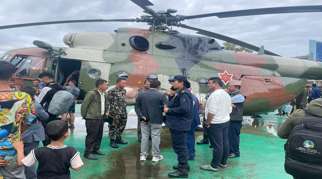 हेलिकप्टरमार्फत प्राकृतिक जोखिममा परेका एक सय ६१ जनाको सकुशल उद्धार