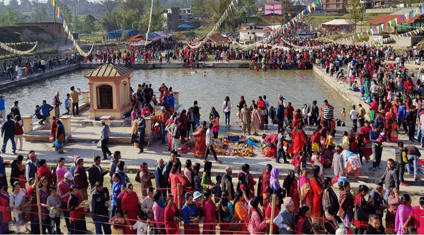 इन्द्रदहमा मेला भर्नेको भीड