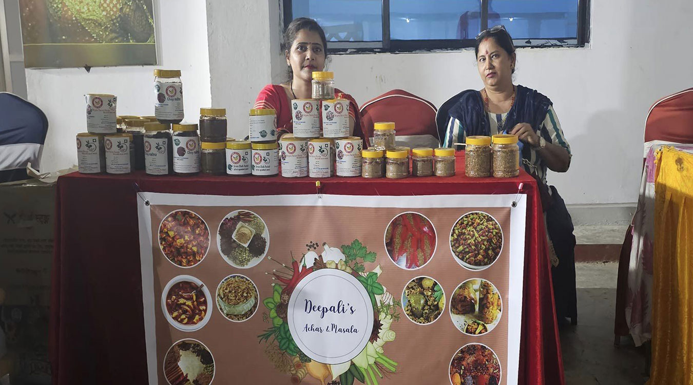 महिला उद्यमीका सामग्री तीज मेलामा प्रवर्द्धन