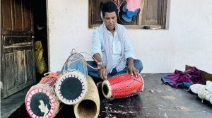 सङ्कटमा मादल बनाउने पेसा