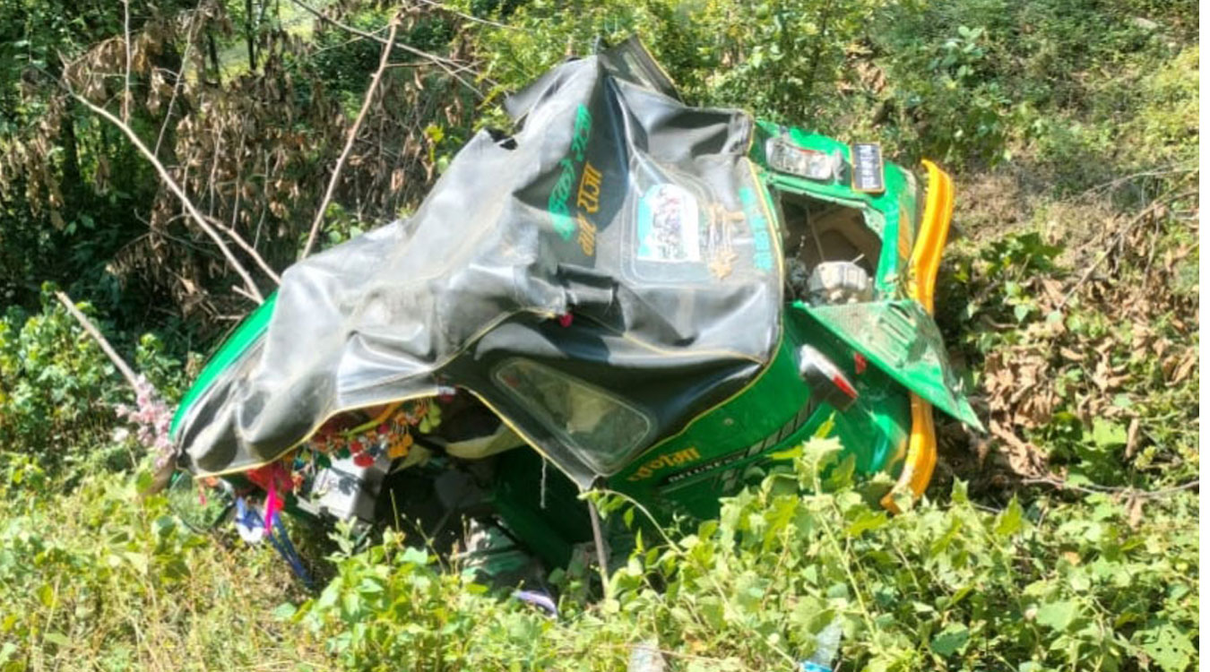 अटो रिक्सा दुर्घटना हुँदा चारजना घाइते