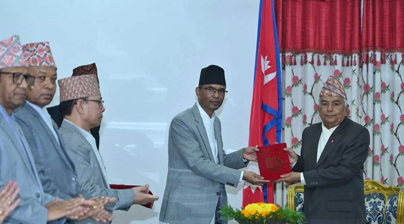 राष्ट्रपतिसमक्ष थारू आयोगको प्रतिवेदन पेस