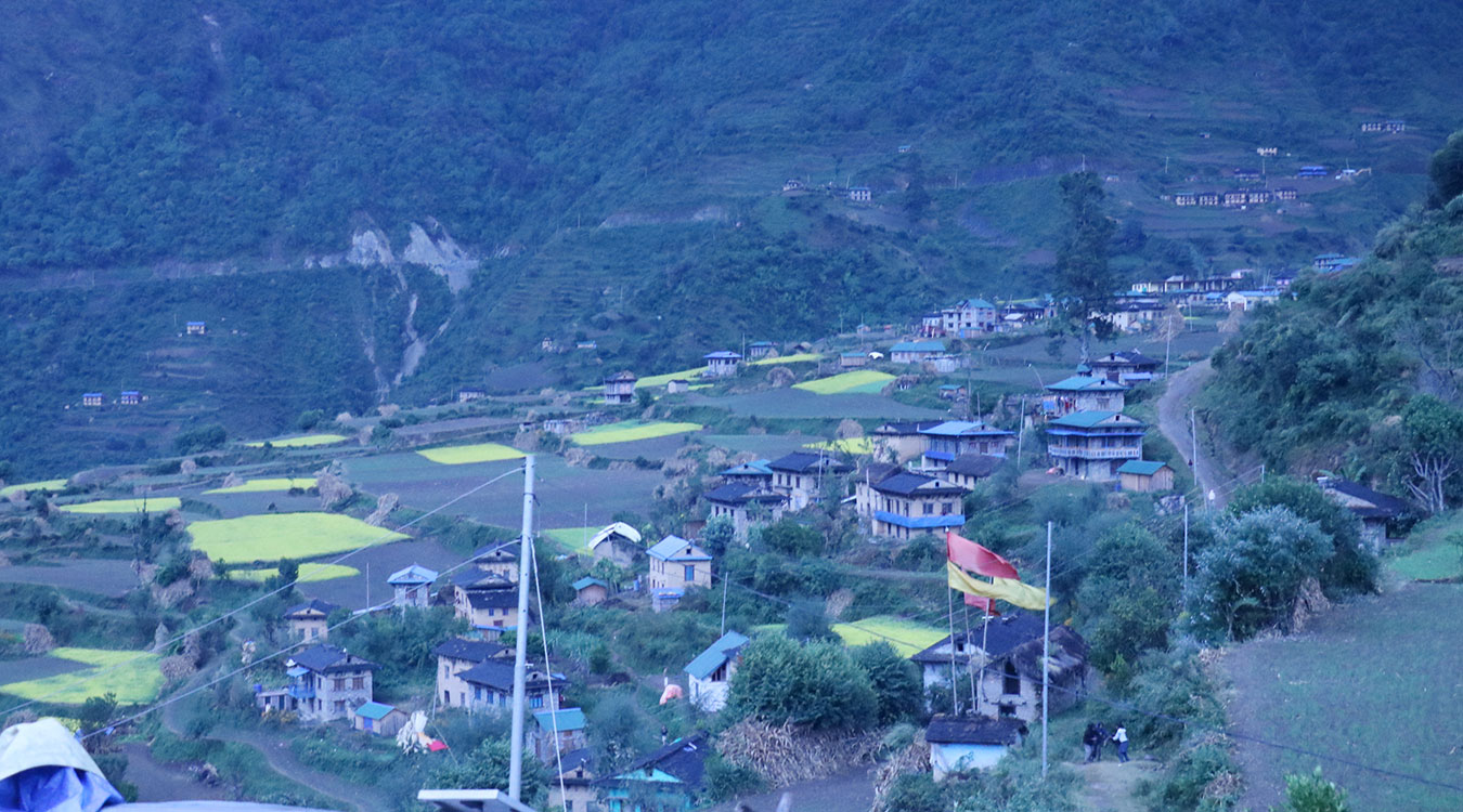 ‘गाउँ छोड्दै युवा, बाझिँदै जमिन’