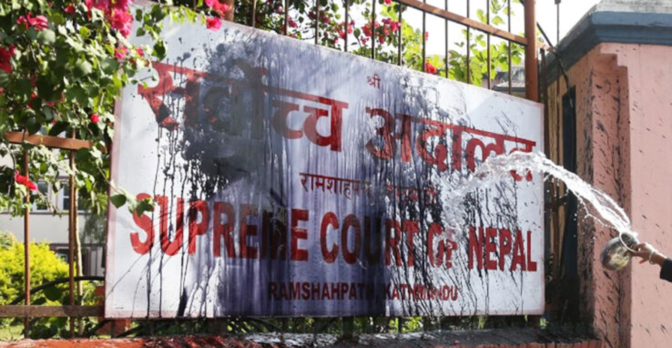 सर्वोच्चको बोर्डमा कालो छ्याप्ने बिनु यादव पक्राउ
