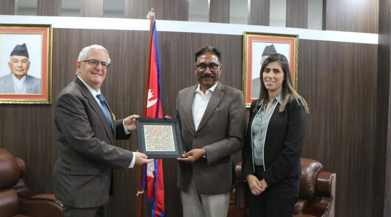 श्रममन्त्री भण्डारी र इजरायली राजदूतबीच शिष्टाचार भेट