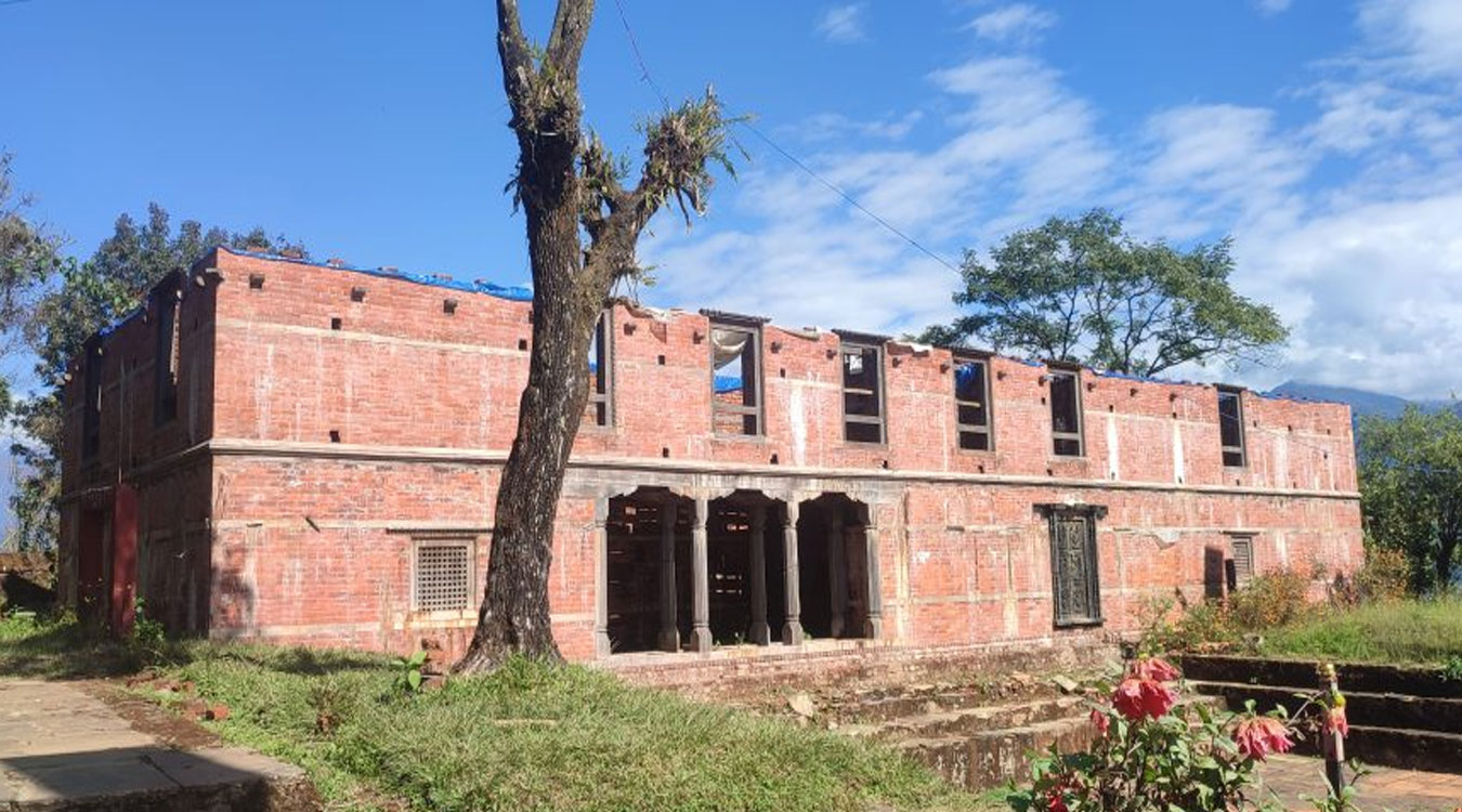 लमजुङ दरबार निर्माणकार्य ठप्प