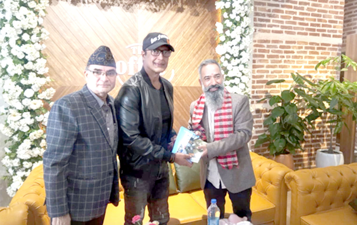 महानायकद्वारा ‘दी कफी क्लब’ उद्घाटन