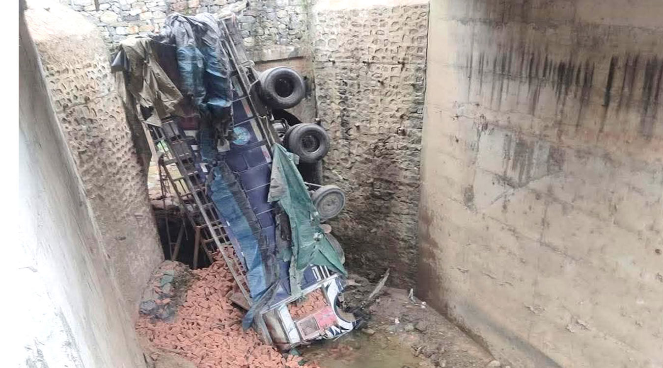 ट्रक दुर्घटना हुँदा दुई जनाको मृत्यु