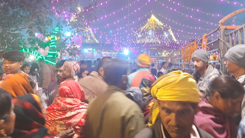 बाराको प्रख्यात गढीमाई मेलामा दर्शनार्थीको घुइँचो