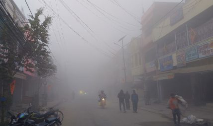 दिउँसैसम्म हुस्सु–कुहिरो लाग्न थालेपछि चिसो ह्वात्तै बढ्यो