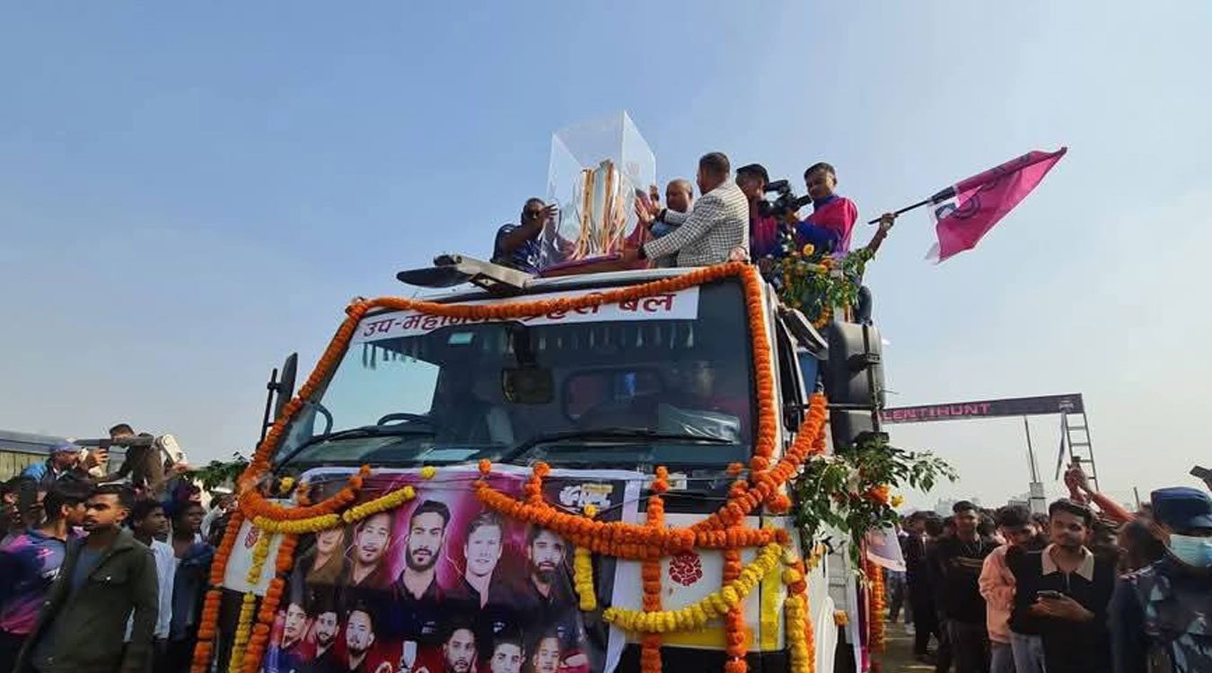 जनकपुरधाममा जनकपुर बोल्ट्सका खेलाडीको ’ट्रफी परेड’