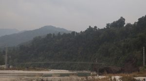 लम्सुवघाटमा तीन पाङ्ग्रे सवारीसाधन गुड्न मिल्ने झोलुङ्गे पुल निर्माण